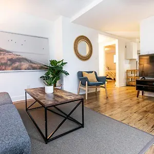https://charming-two-bedroom-getaway-with-large-private-yard.richmond-hotels.com
