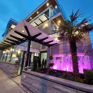 https://beautiful-bright-3-bed-townhouse.richmond-hotels.com