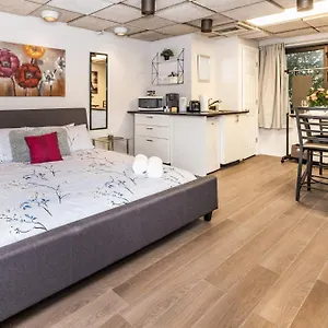 https://apt-studio-with-king-bed-near-chinatown.ottawa-hotel.net