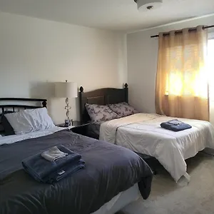 https://lovely-townhouse-for-short-term-stay.ottawa-hotel.net